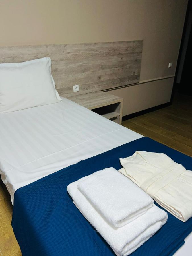 Green Town Hotel 奇姆肯特 外观 照片