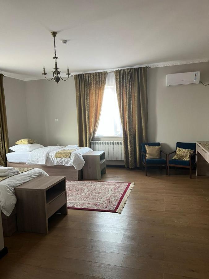 Green Town Hotel 奇姆肯特 外观 照片