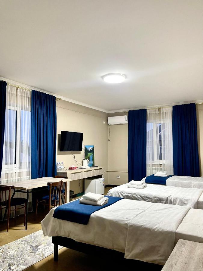 Green Town Hotel 奇姆肯特 外观 照片